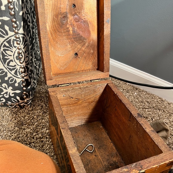 Vintage Triangle Products Wood Shoe Shine 5 cent Hard Wood Has Character Wear - Picture 4 of 6